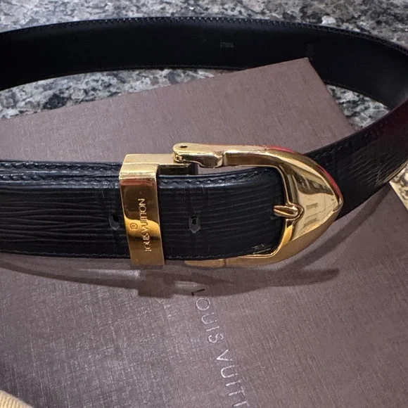 Louis Vuitton EPI LEATHER Belt with Golden Buckle - Picture 4 of 10